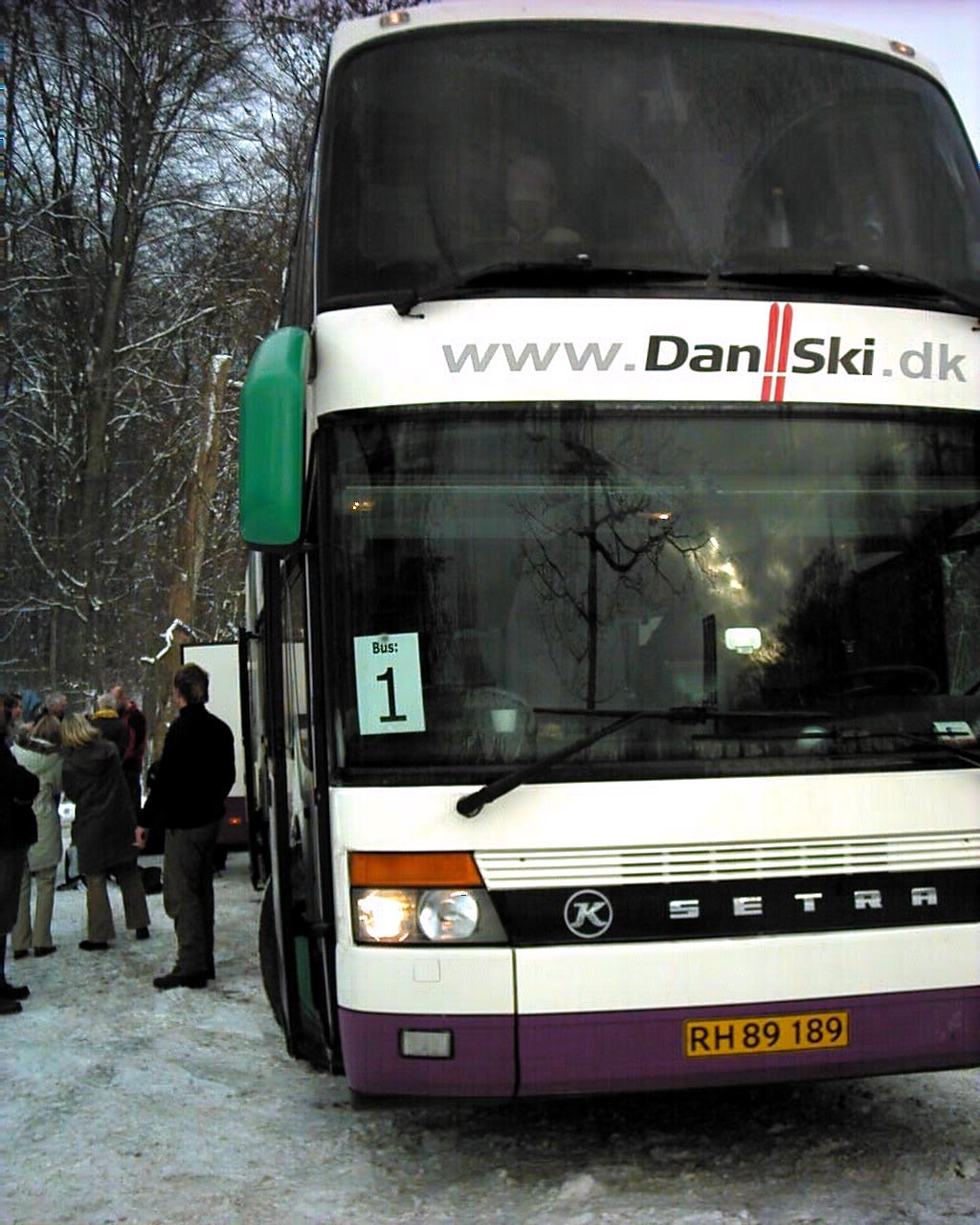 ...helller ikke p fronten. Uffe og Troels havde derfor store problemer med at finde den rigtige bus p Ellebjerg St. og mtte tage en taxi til lby!!